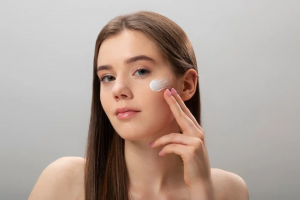 How to Use Vitamin C and Azelaic Acid Together